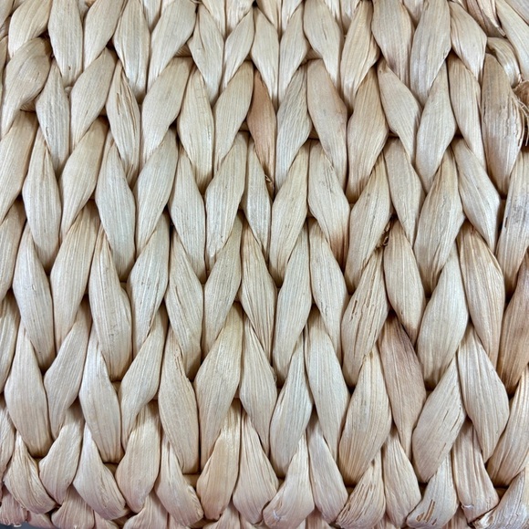 Straw Triangular Tote with Circle Bead Handle, Cinch Closure, EUC - Picture 5 of 16